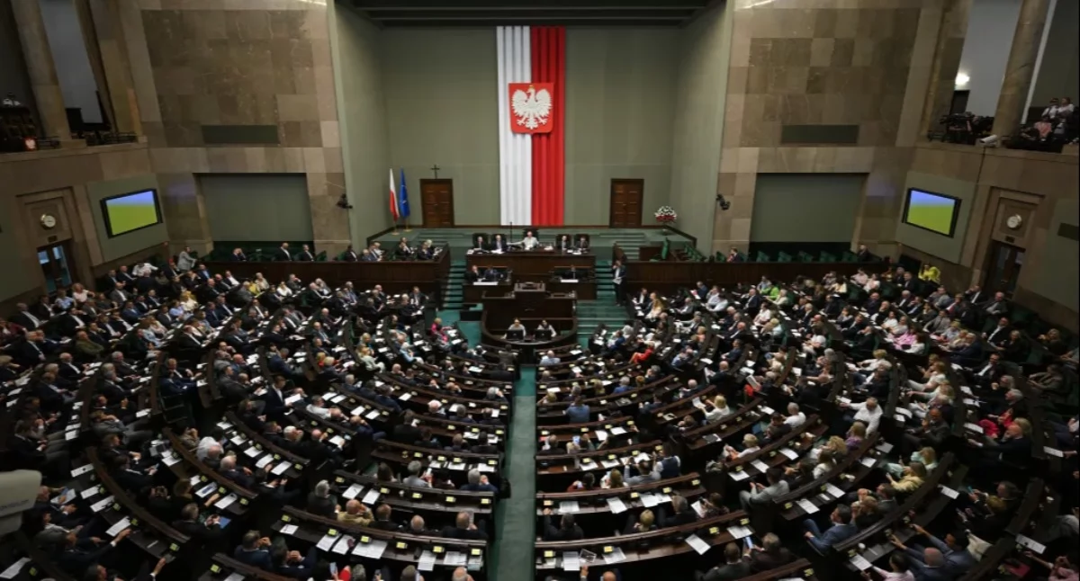 Nowy sondaż. Polacy szukają alternatywy dla PiS, PO i postkomunistów