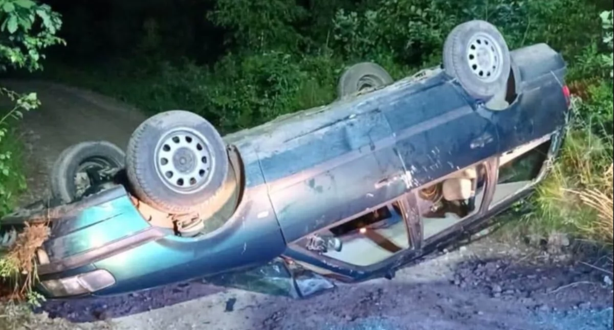 Dziewięciu nastolatków w aucie, czterech na dachu. Tragiczny finał przejażdżki na Kaszubach
