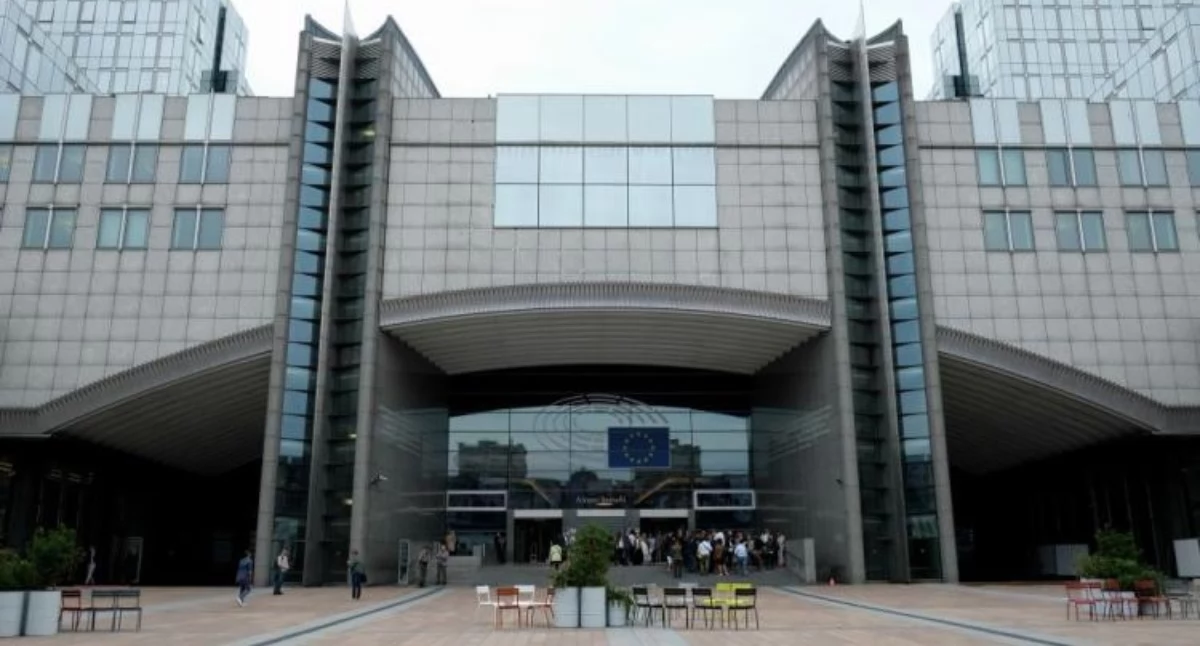 Dramat w centrum Brukseli. Ogień uwięził ludzi w remontowanym wieżowcu