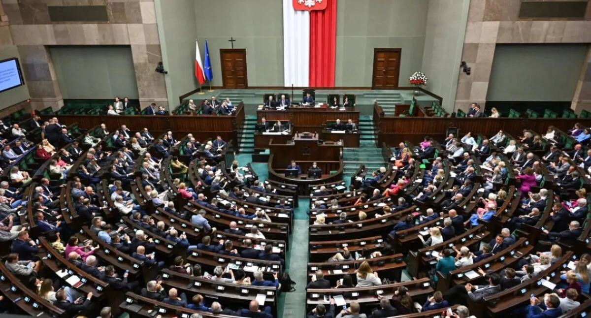 Najnowszy sondaż odsłania nowy trend. Jedna partia rośnie najszybciej