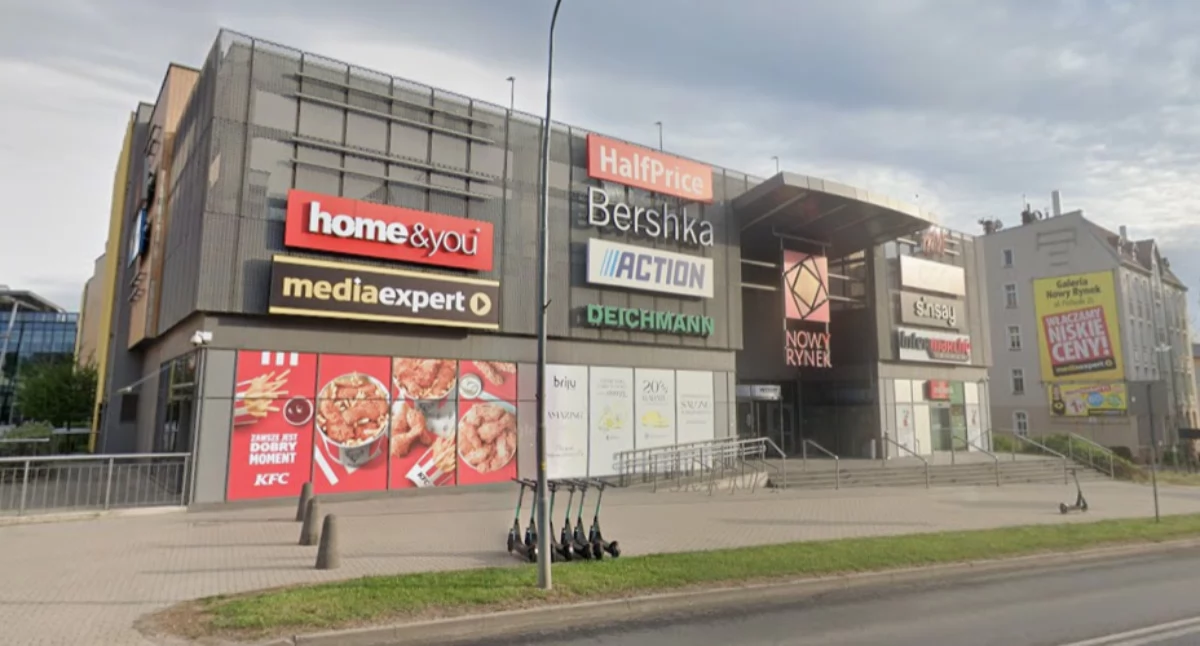 Groza w centrum miasta. Niewybuch ukryty w koszu