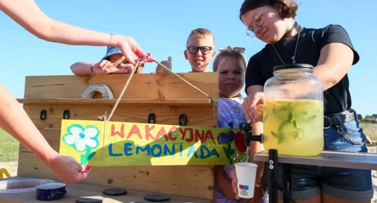 Czy dzieci mogą okazjonalnie sprzedawać lemoniadę, soki, owoce czy domowe wypieki?