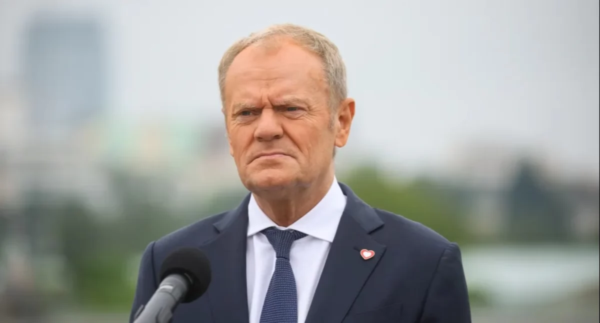 Groźby śmierci wobec Donalda Tuska w internecie. Policja zabezpieczyła sprzęt i amunicję
