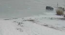 [WIDEO] Rajd po zamarzniętym jeziorze, wiek sprawcy zaskakuje! 