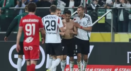Gol w ostatniej akcji ratuje Legię w klasyku ligi