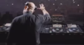 Ksiądz-DJ podbił Polskę jednym remixem. Tłum śpiewał&hellip;