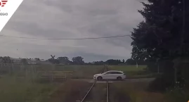 [WIDEO] O włos od tragedii na przejeździe. Kierowca &hellip;