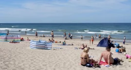 Pozwalasz dziecku biegać nago po plaży? Ekspertka mó&hellip;