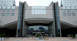 Dramat w centrum Brukseli. Ogień uwięził ludzi w rem&hellip;