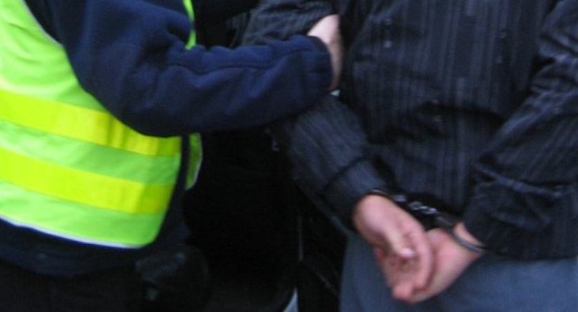 Policja Stare Babice: ukradł z samochodu 90 tysięcy PLN i nie zostawił śladów włamania