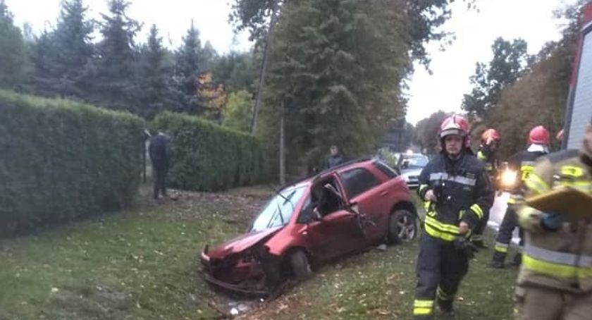 Samochód wpadł do rowu w miejscowości Strzyżew