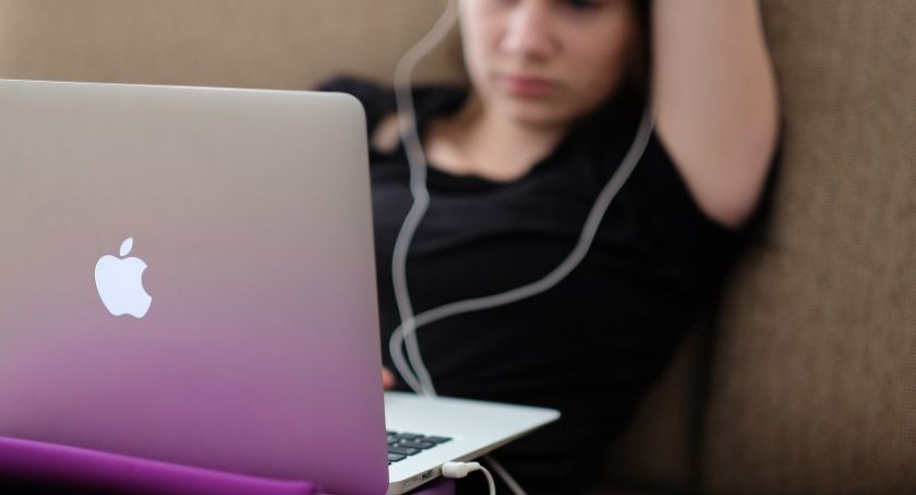 Laptopy dla uczniów i nauczycieli Zespołu Szkolno-Przedszkolnego w Kampinosie 