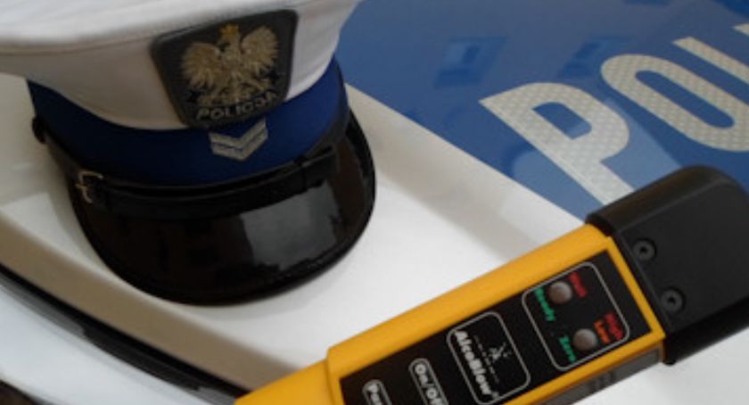 Pijany wpadł autem do rowu: to nie jedyne przewinienie 57-latka 