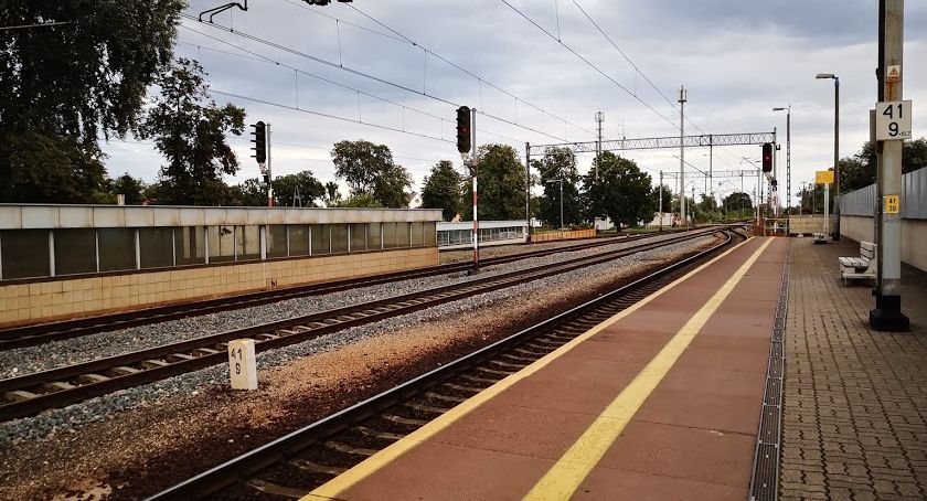 Komunikacja autobusowa między Kampinosem a stacją kolejową w Teresinie 