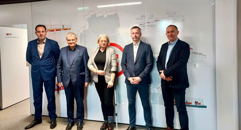 Łomianki z dodatkowymi połączeniami autobusowymi do stolicy 