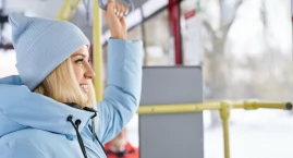 Zdjęcie przedstawia: Od 1 grudnia 2024 trzy nowe linie autobusowe dowiozą miłośników przyrody na kampinoskie szlaki 