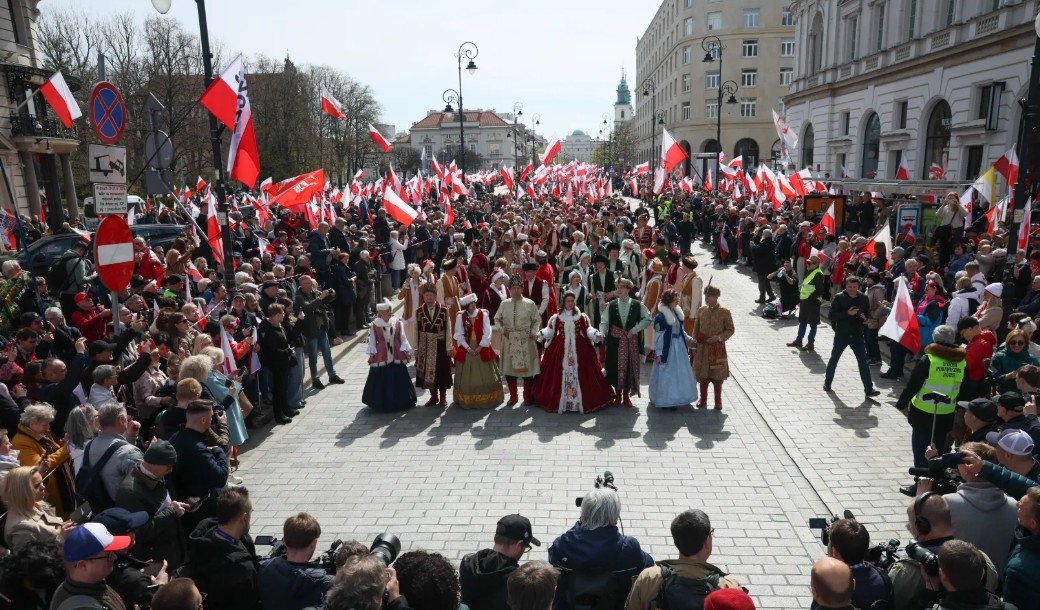 W Warszawie ruszył marsz z okazji 1000-lecia Królestwa Polskiego i 500-lecia Hołdu Pruskiego