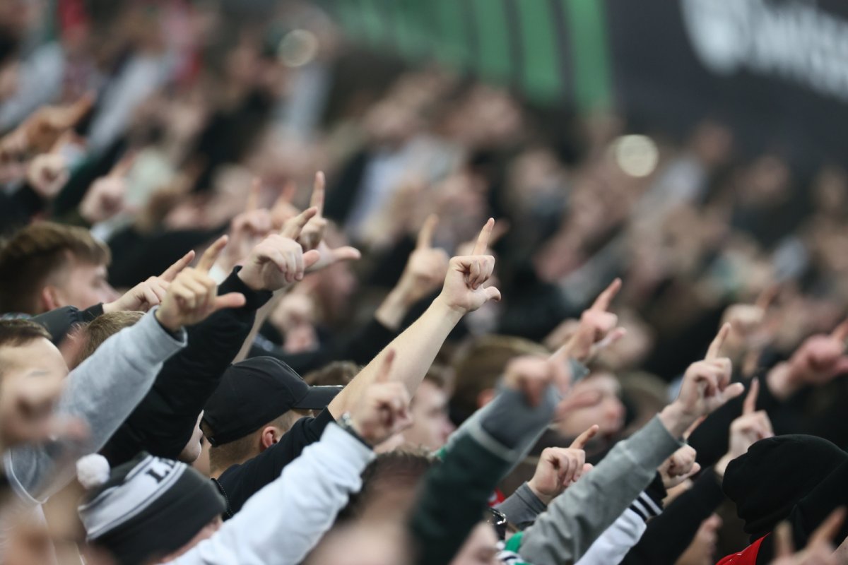 Mocny przekaz i gorąca atmosfera na „Żylecie” podczas meczu Legii z Chelsea