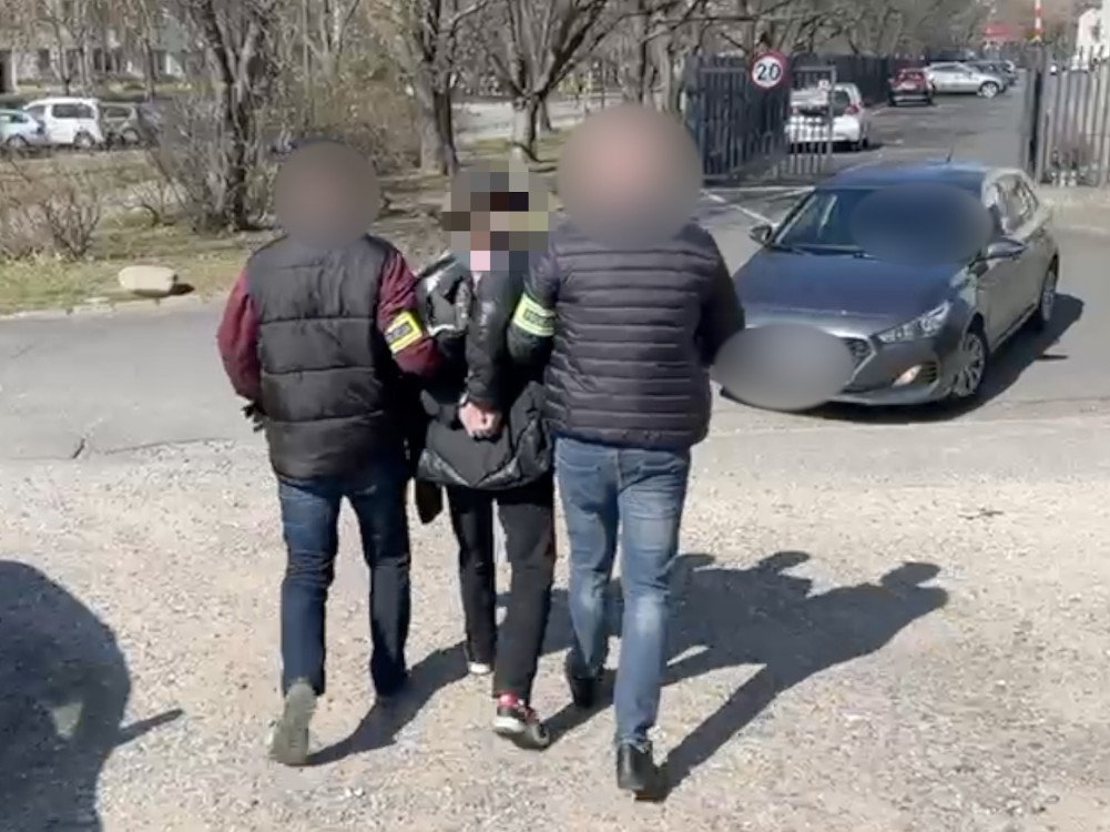 Nowa metoda oszustwa: Kradzione auta sprzedawane z fałszywymi ofertami pracy – trzy osoby zatrzymane