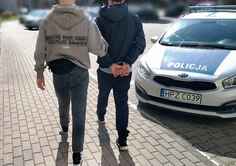 Pijani rodzice zatrzymani przez policję – dziecko trafiło do szpitala