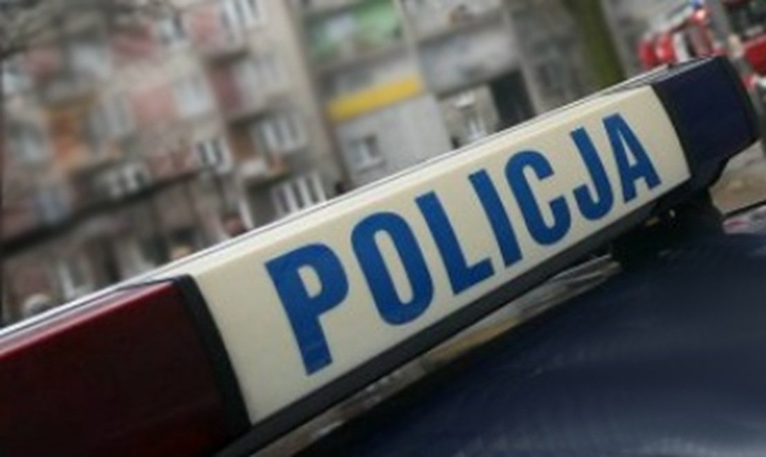 Policjant wracający ze służby uratował życie leżącemu w rowie mężczyźnie