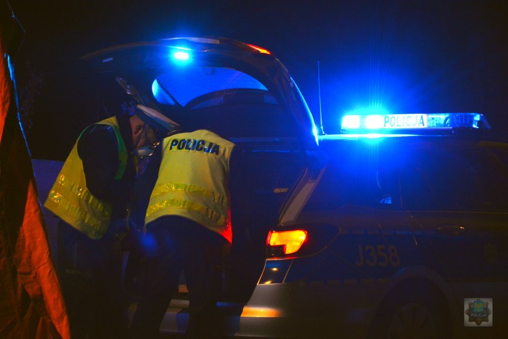 Krwawe wydarzenia na Marszałkowskiej: Mężczyzna z ranami kłutymi w ciężkim stanie walczy o życie