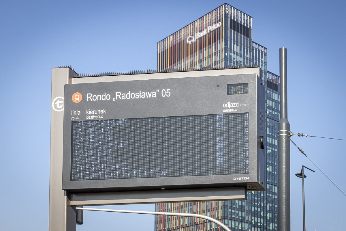 Nowe wyświetlacze na przystankach tramwajowych