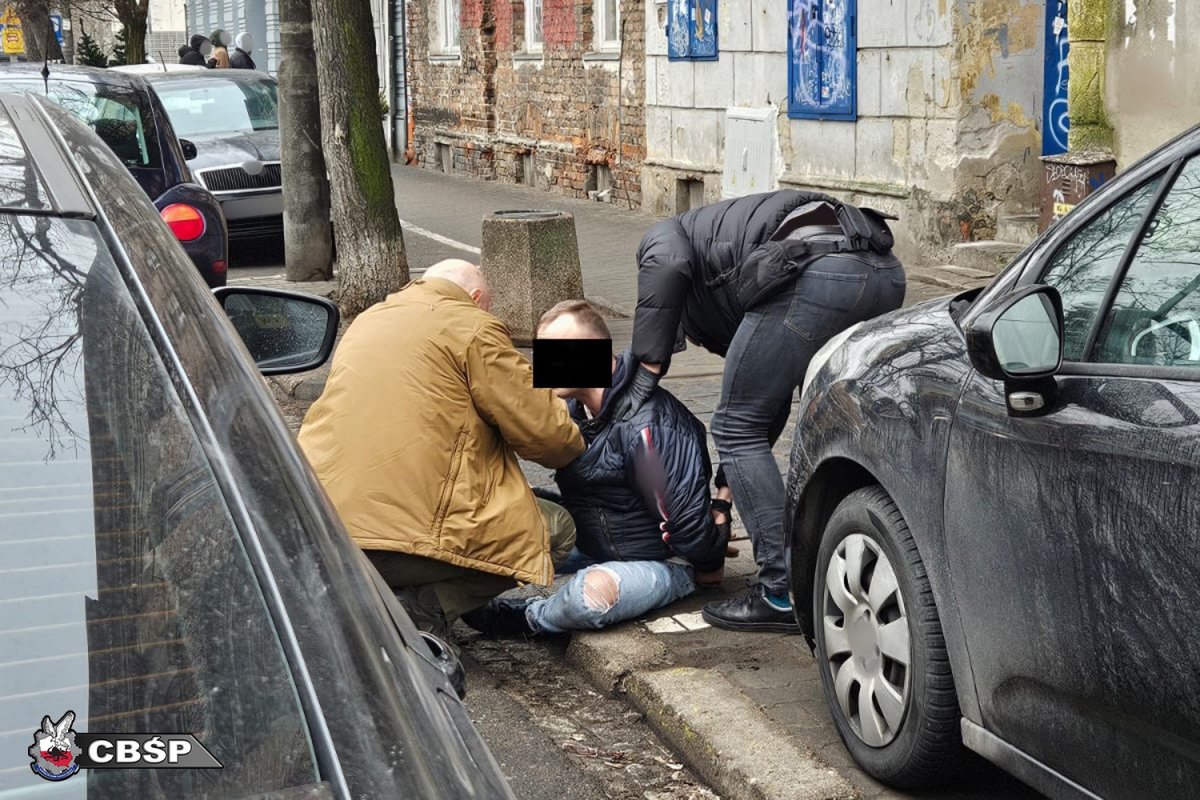 CBŚP rozbiło gang narkotykowy. Seria zatrzymań w Warszawie i okolicach