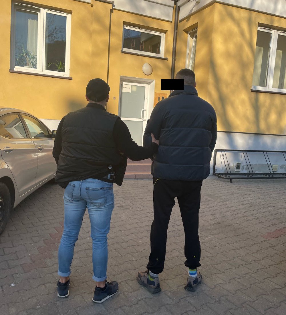 Kradzież z remontem w tle. Z mieszkania zniknęła gotówka, kurtka i… długopis za 3 tysiące