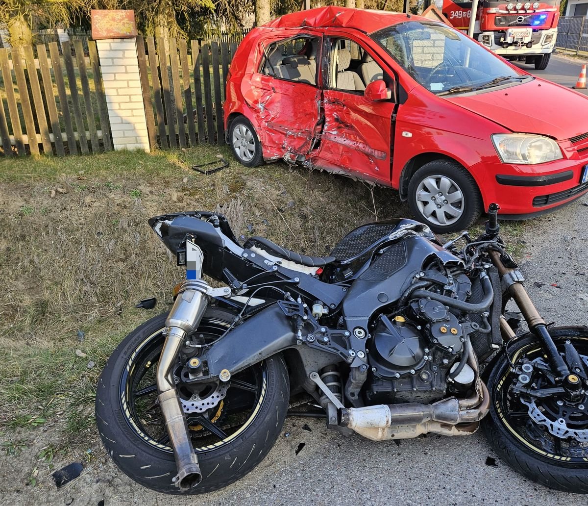 Zderzenie hyundaia z motocyklem - kierowcy „osobówki” zatrzymano prawo jazdy
