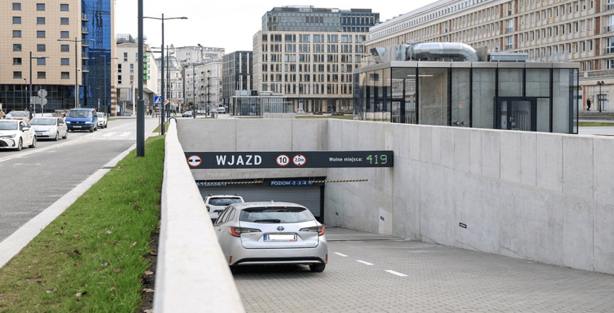 W piątek otwarty zostanie parking pod placem Powstańców Warszawy