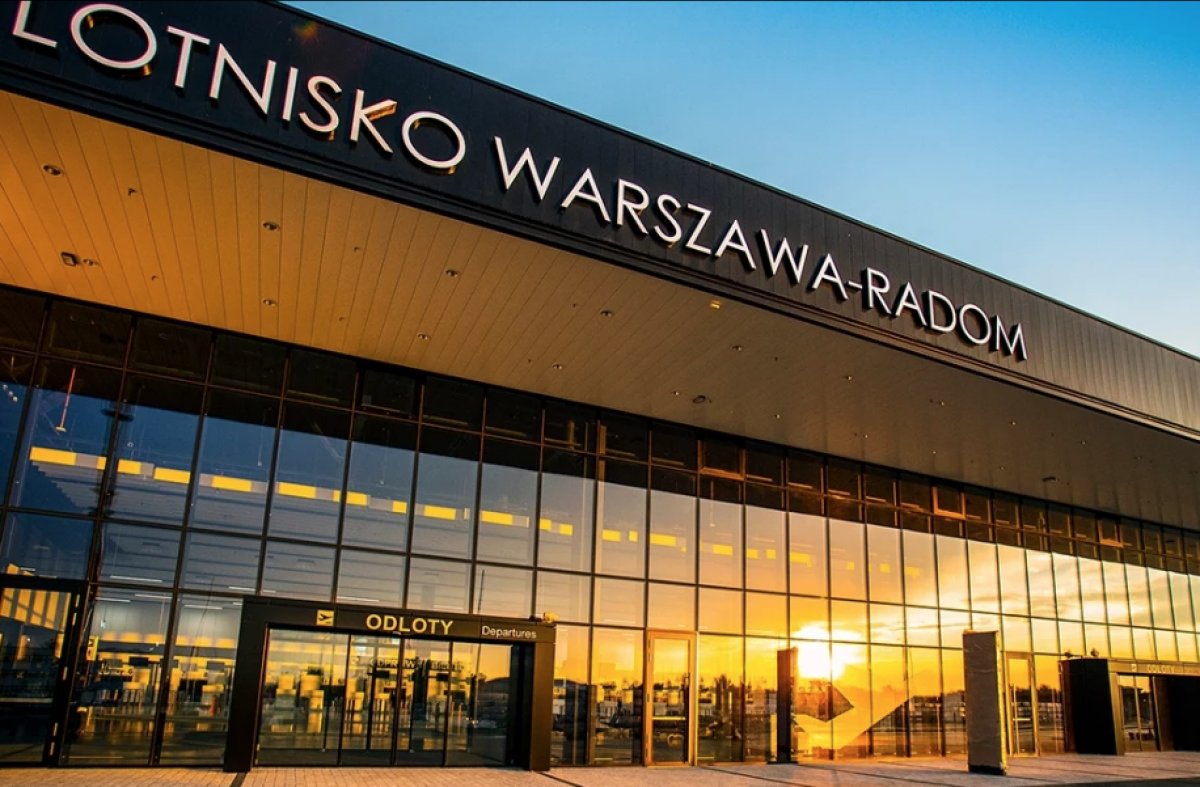 Nocne loty z Radomia budzą emocje. 40 głosów mieszkańców w sprawie decyzji środowiskowej