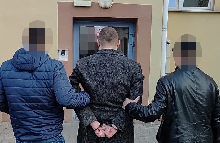 Podszył się pod pacjentkę, by wyłudzić leki – wpadł z narkotykami!