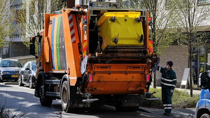 Niższe opłaty za wywóz śmieci w stolicy przedłużone do końca marca 2026