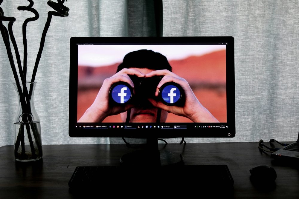 Facebook testuje użytkowników jak króliki doświadczalne - algorytmy decydują za Ciebie