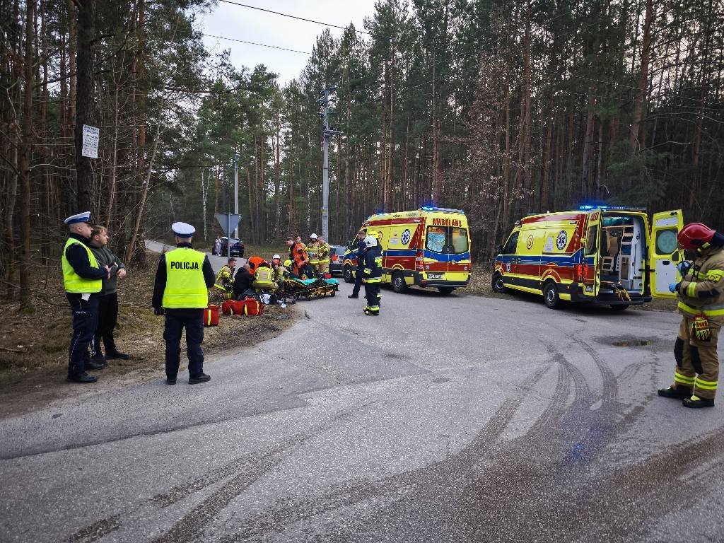 Samochód osobowy potrącił matkę z córką, które poruszały się na jednej hulajnodze