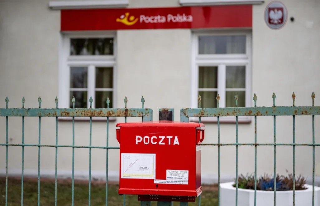 Przełom w Poczcie Polskiej: zwolnienia wstrzymane, nowy regulamin płac