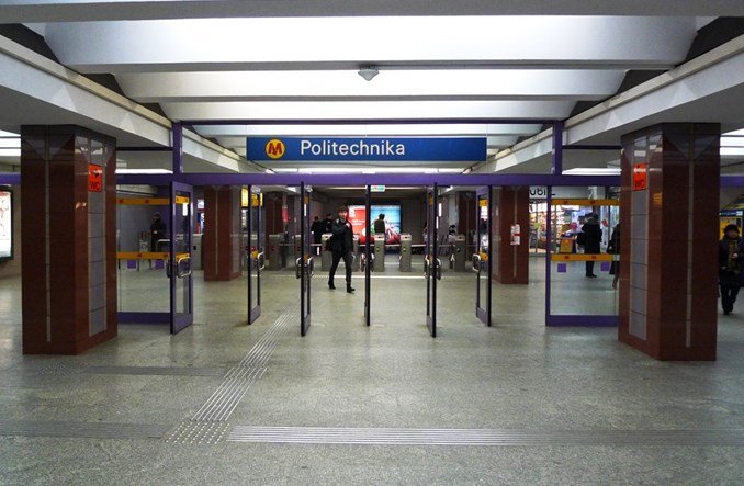 Pasażerowie uważajcie! Remont schodów ruchomych na stacji Politechnika