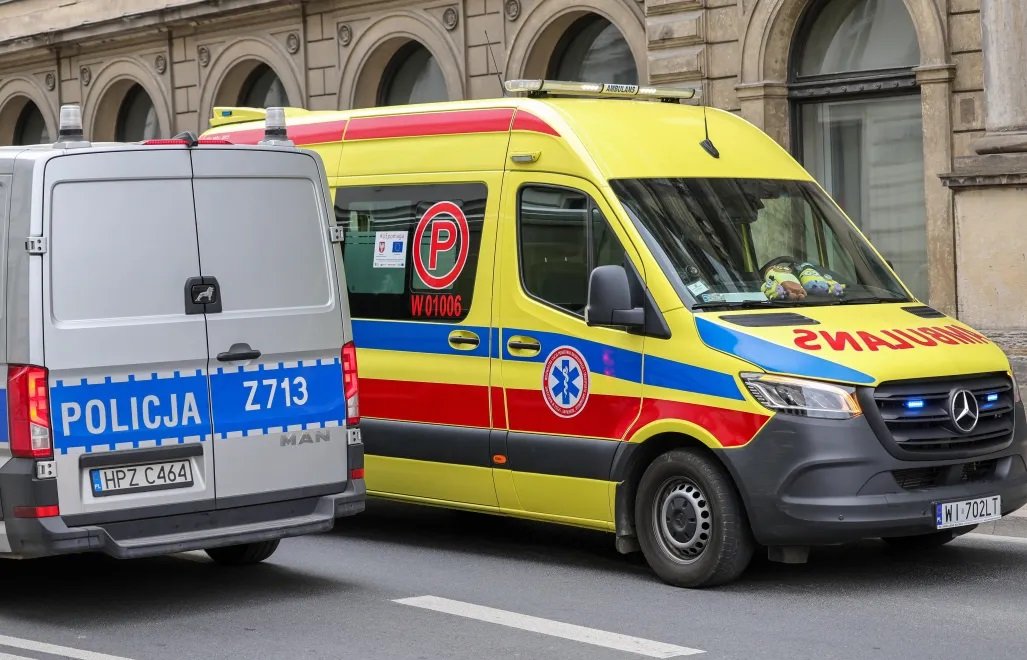 Samochód w markecie! 85-latek wjechał w klientów, są ranni