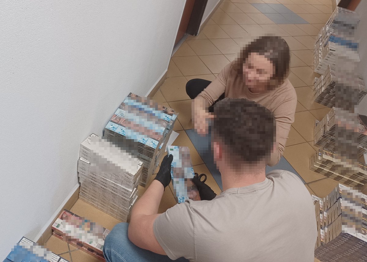 67-latek miał ponad 10 tysięcy paczek nielegalnych papierosów