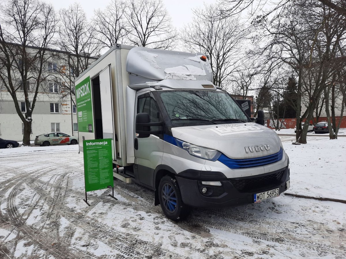Nowa usługa w Warszawie! Mobilne PSZOK-i przyjmą zużytą odzież i tekstylia od mieszkańców