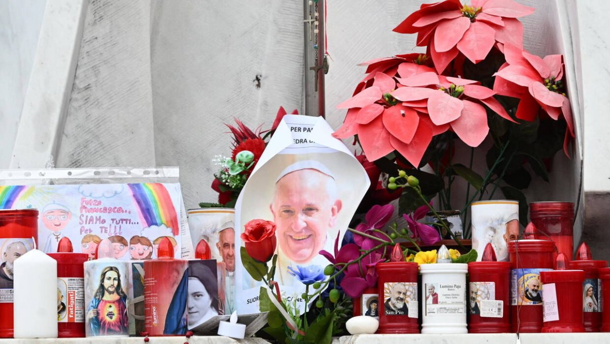 Stan papieża Franciszka nadal krytyczny – najnowsze doniesienia