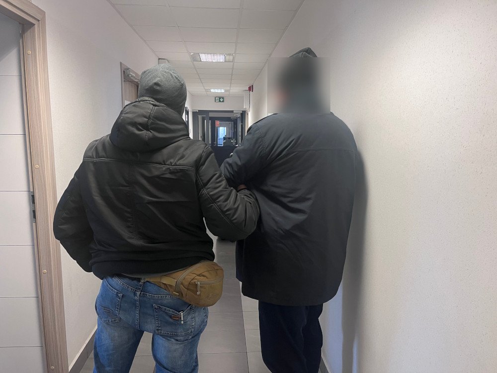 Kryminalni dopadli ukrywającego się przestępcę