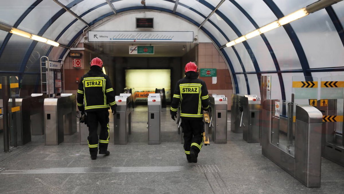 Utrudnienia w kursowaniu pociągów metra M1