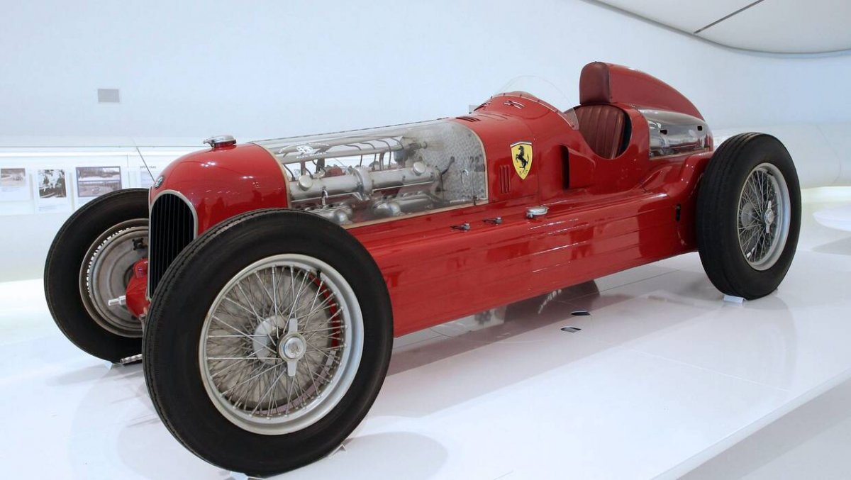 Od toru wyścigowego do legendy – jak Enzo Ferrari zmienił świat aut
