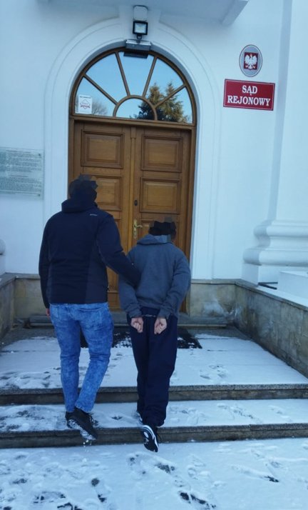 Znalazła zwłoki swojego sąsiada. 77-latkowi zadano kilka ciosów w głowę