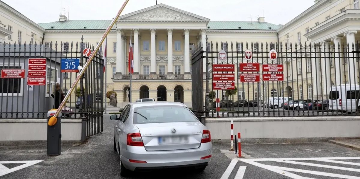 Ratusz wymienia służbowe auta