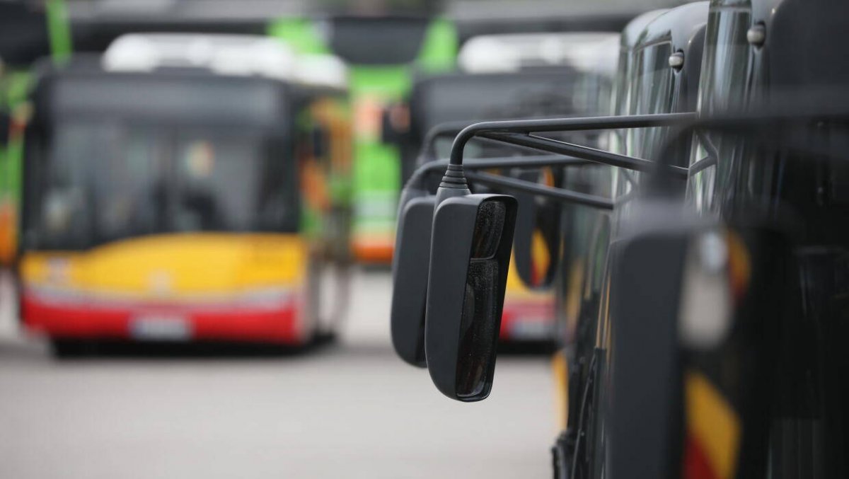  Policja poszukuje mężczyzny, który ostrzelał miejski autobus w Warszawie 