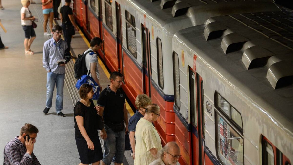  Wypadek na stacji Wierzbno, metro kursuje w pętlach 