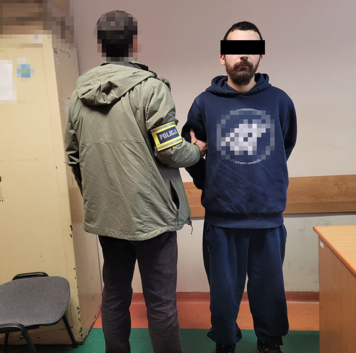 Kradli, po czym zaatakowali pracownika ochrony